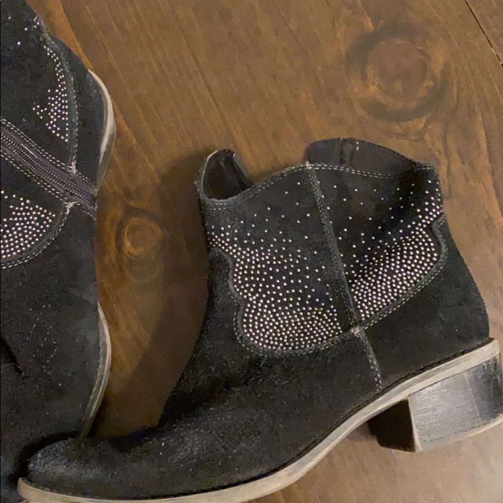 boots - Picture 2 of 3